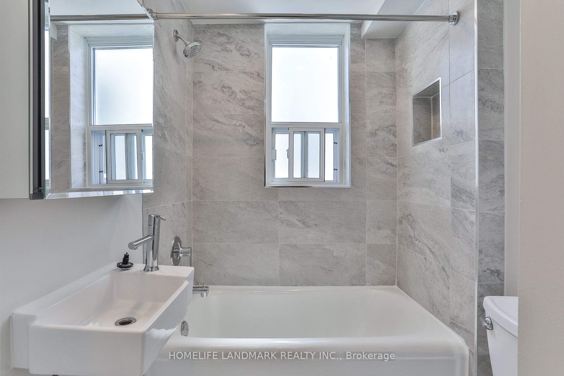 699 Eglinton Avenue W #403