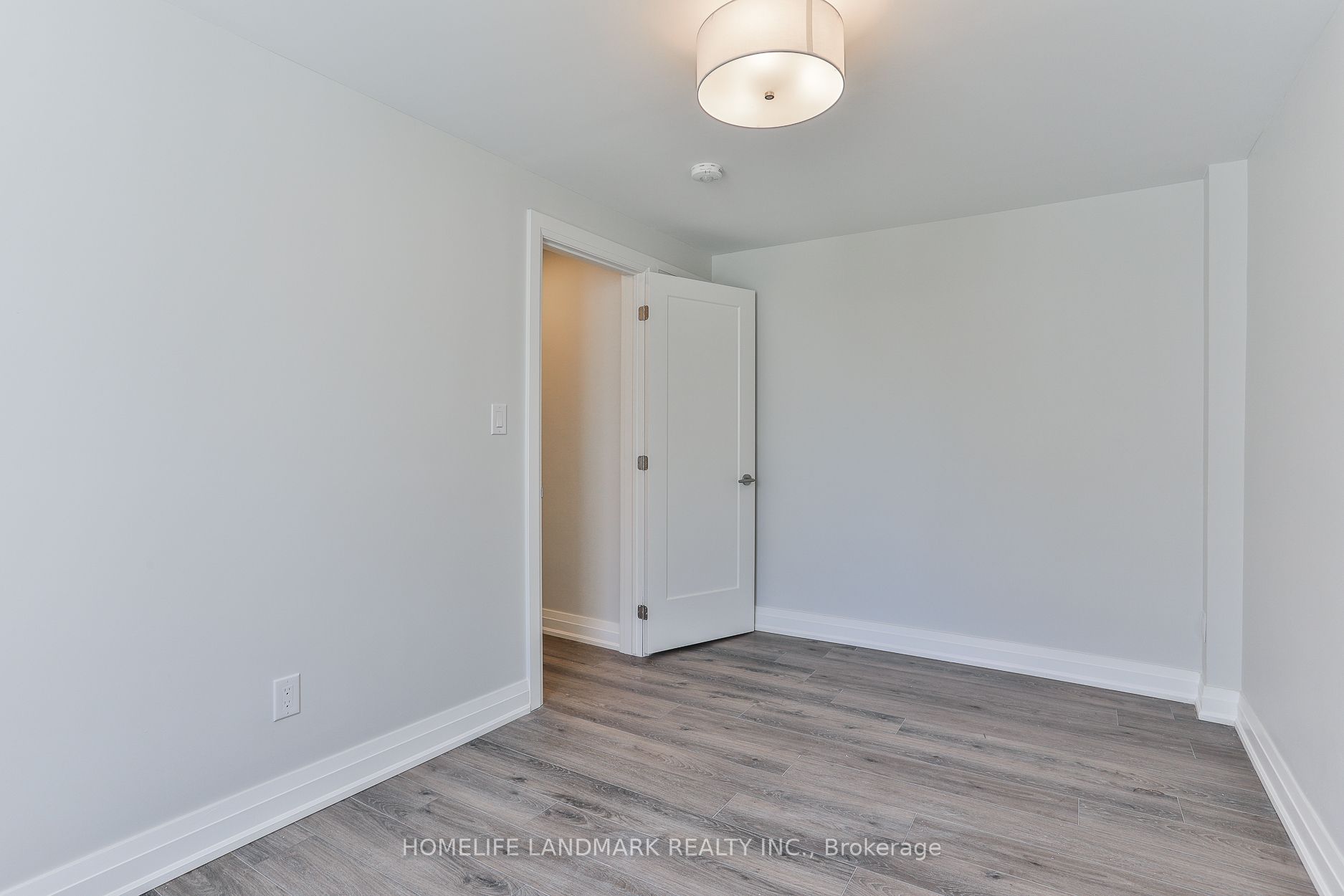699 Eglinton Avenue W #403