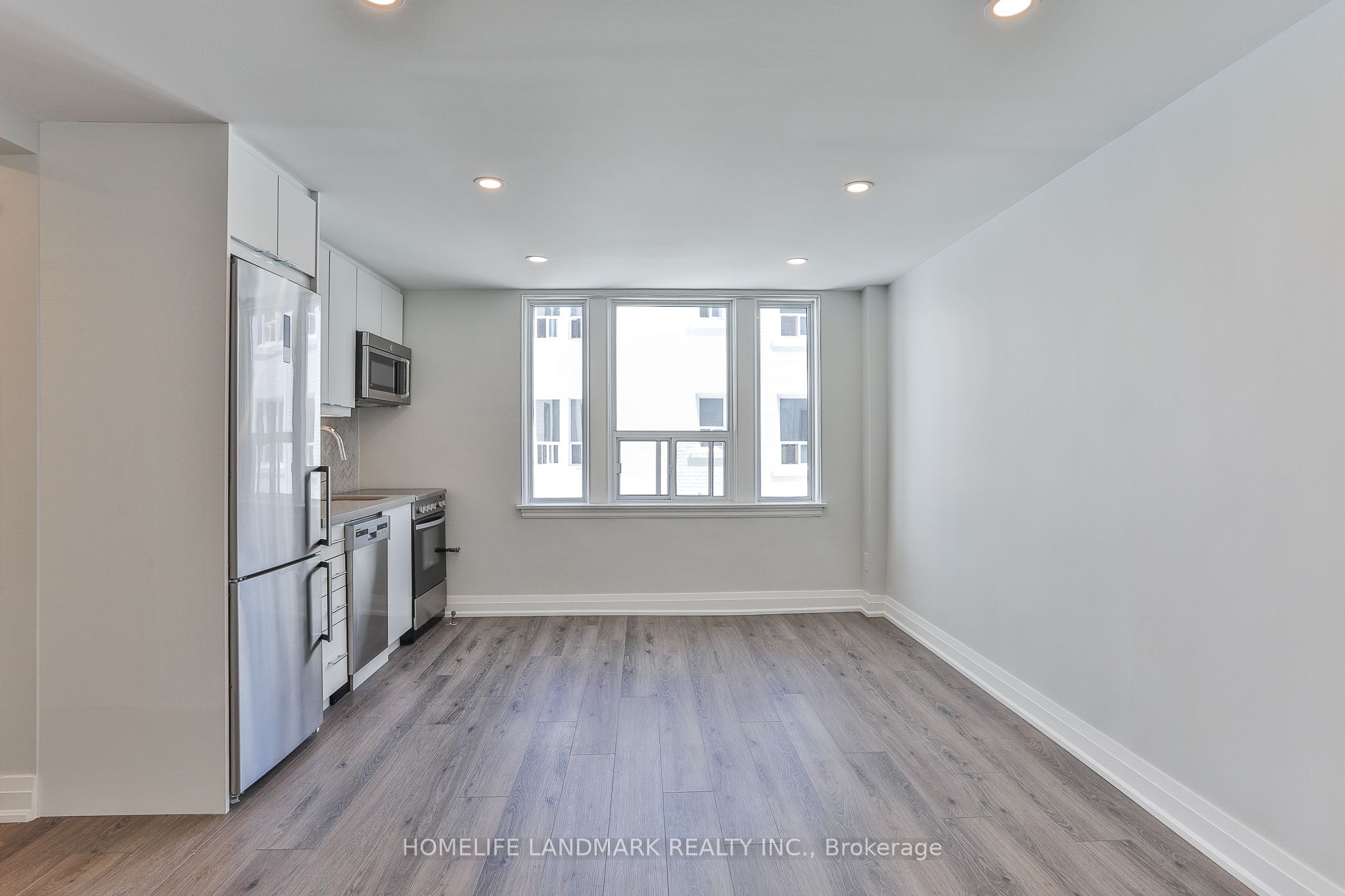 699 Eglinton Avenue W #403