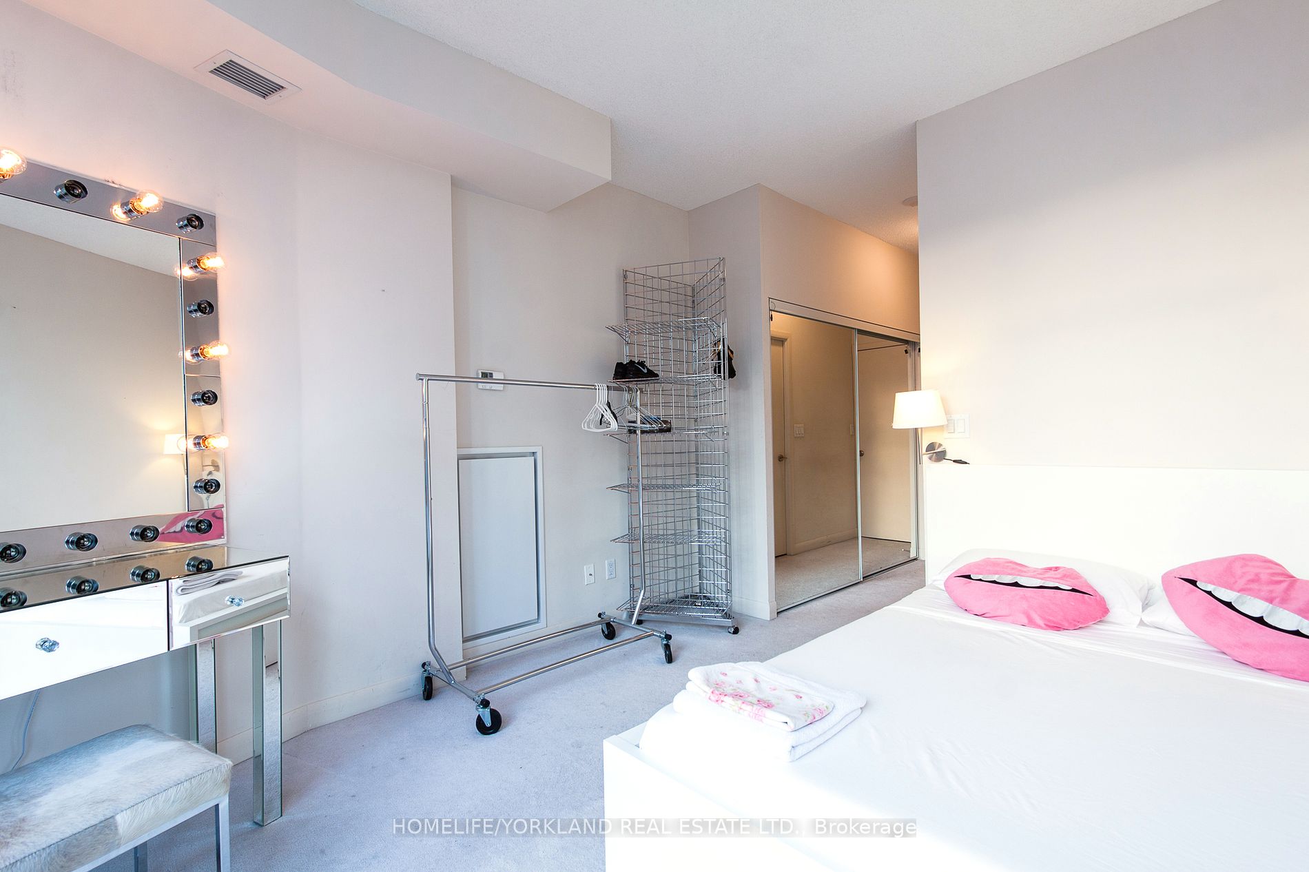 15 Bruyeres Mews, #1108