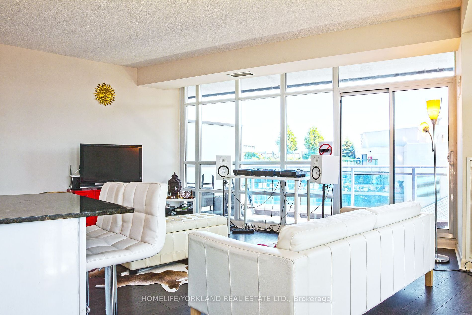 15 Bruyeres Mews, #1108
