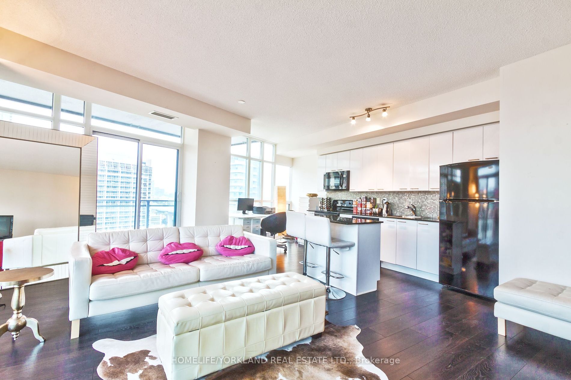 15 Bruyeres Mews, #1108