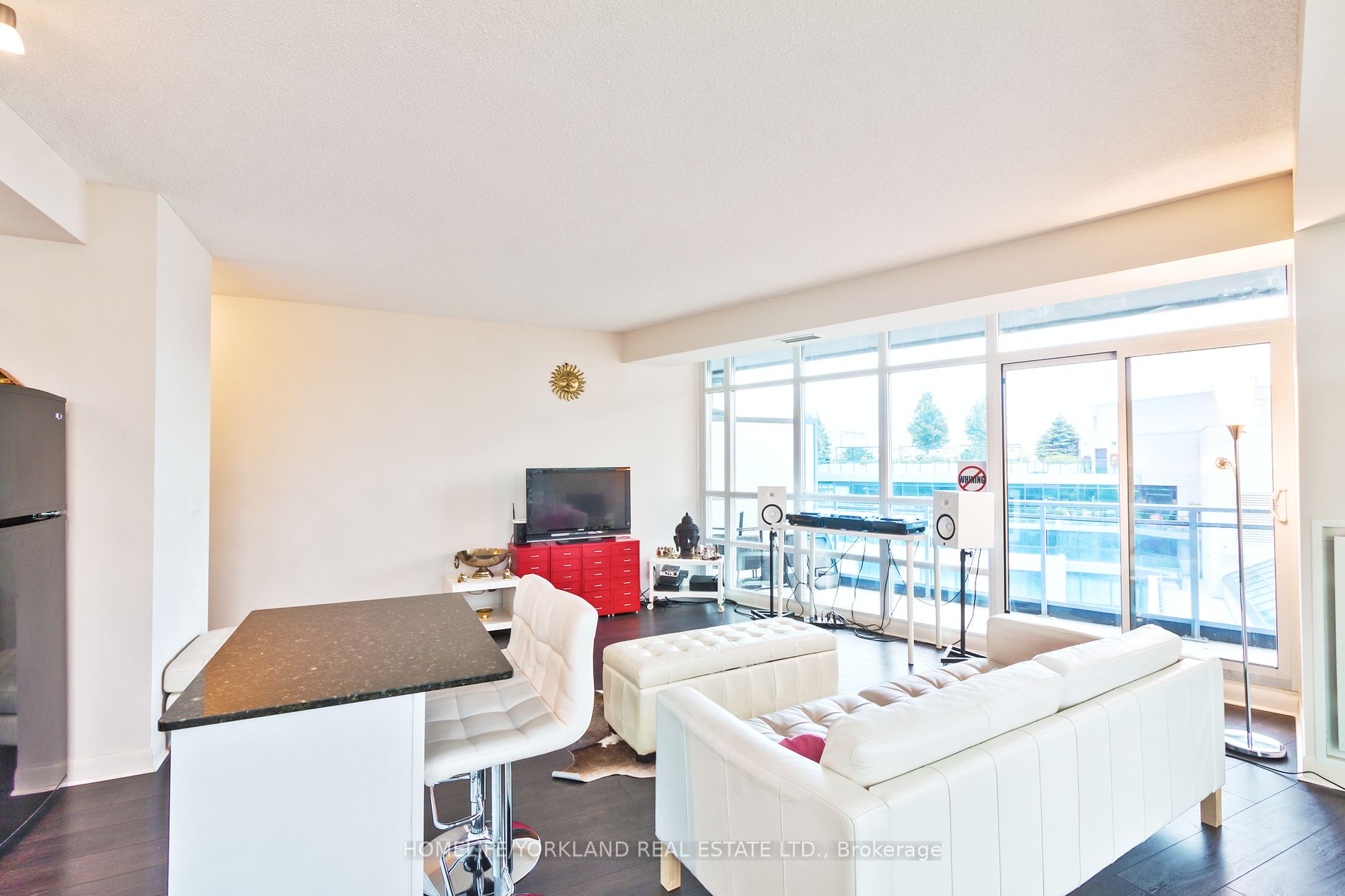 15 Bruyeres Mews, #1108