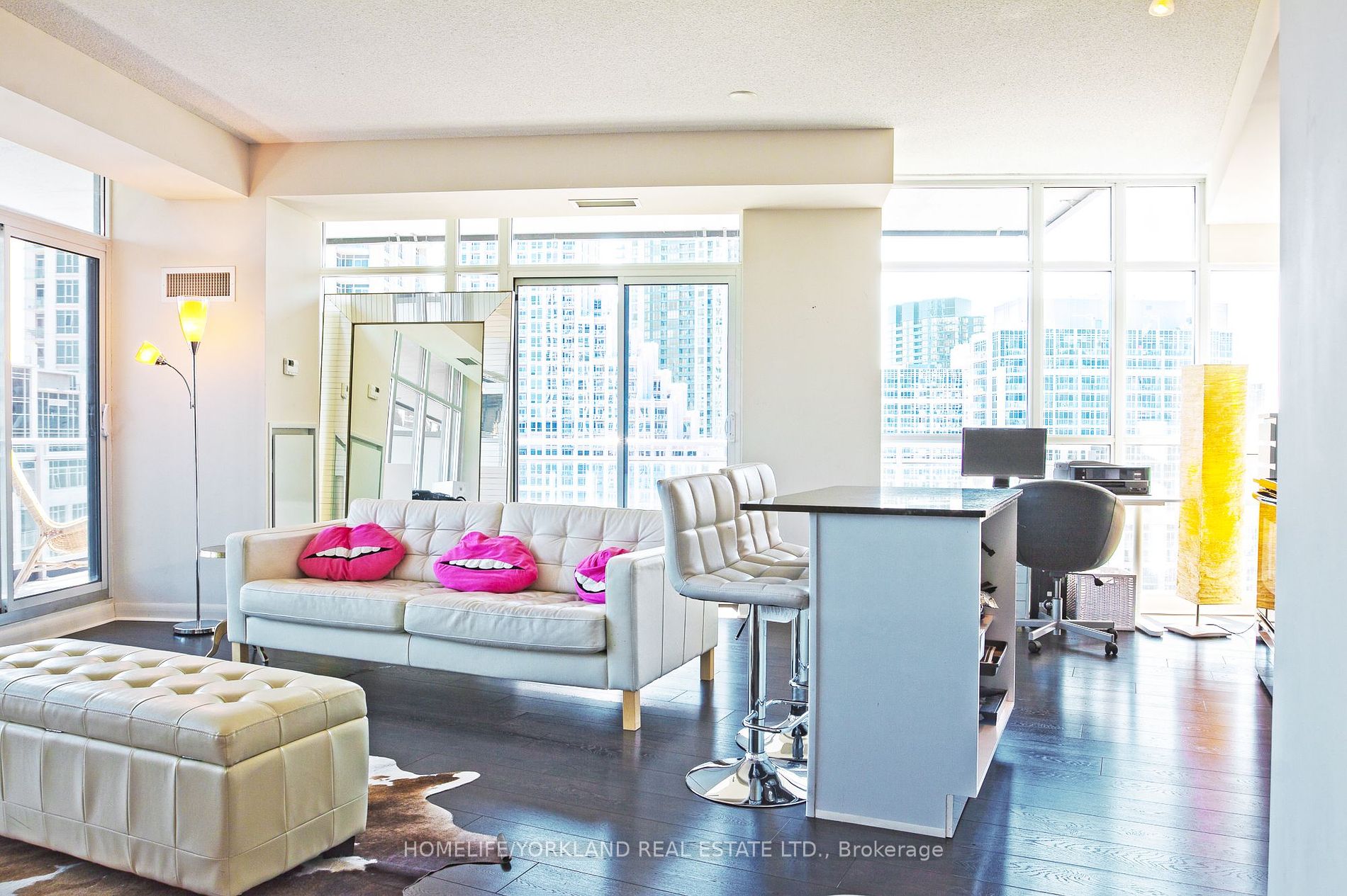 15 Bruyeres Mews, #1108