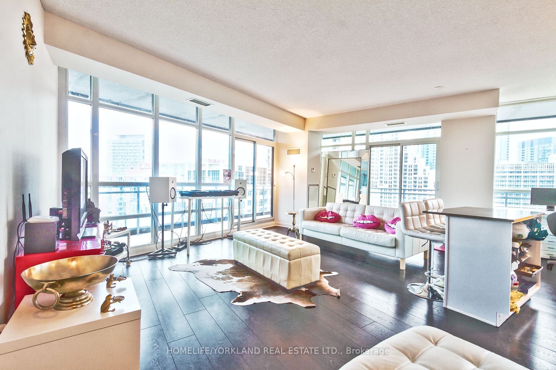 15 Bruyeres Mews, #1108