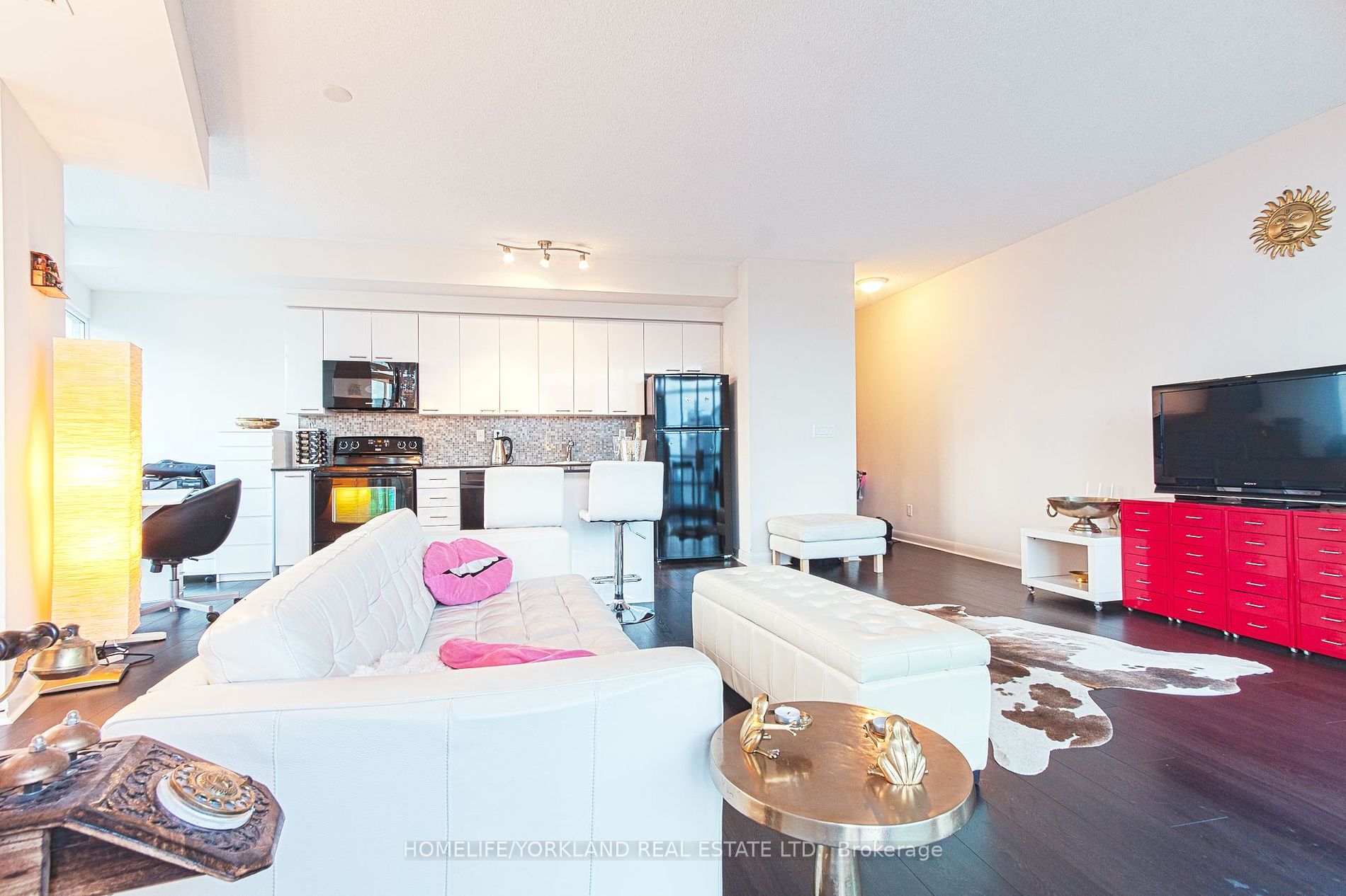 15 Bruyeres Mews, #1108