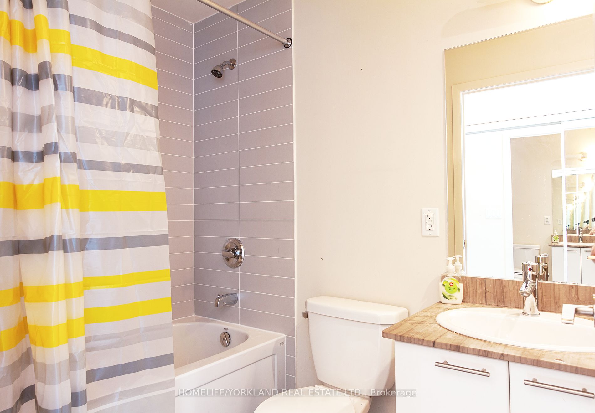 15 Bruyeres Mews, #1108