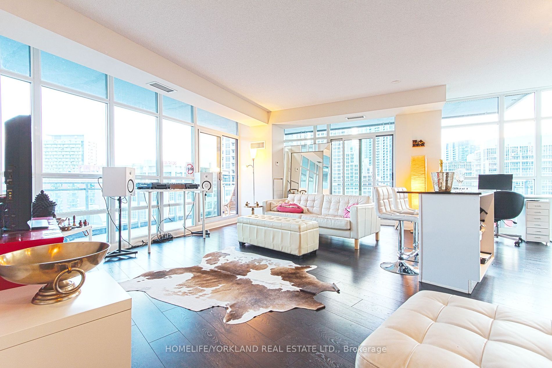15 Bruyeres Mews, #1108