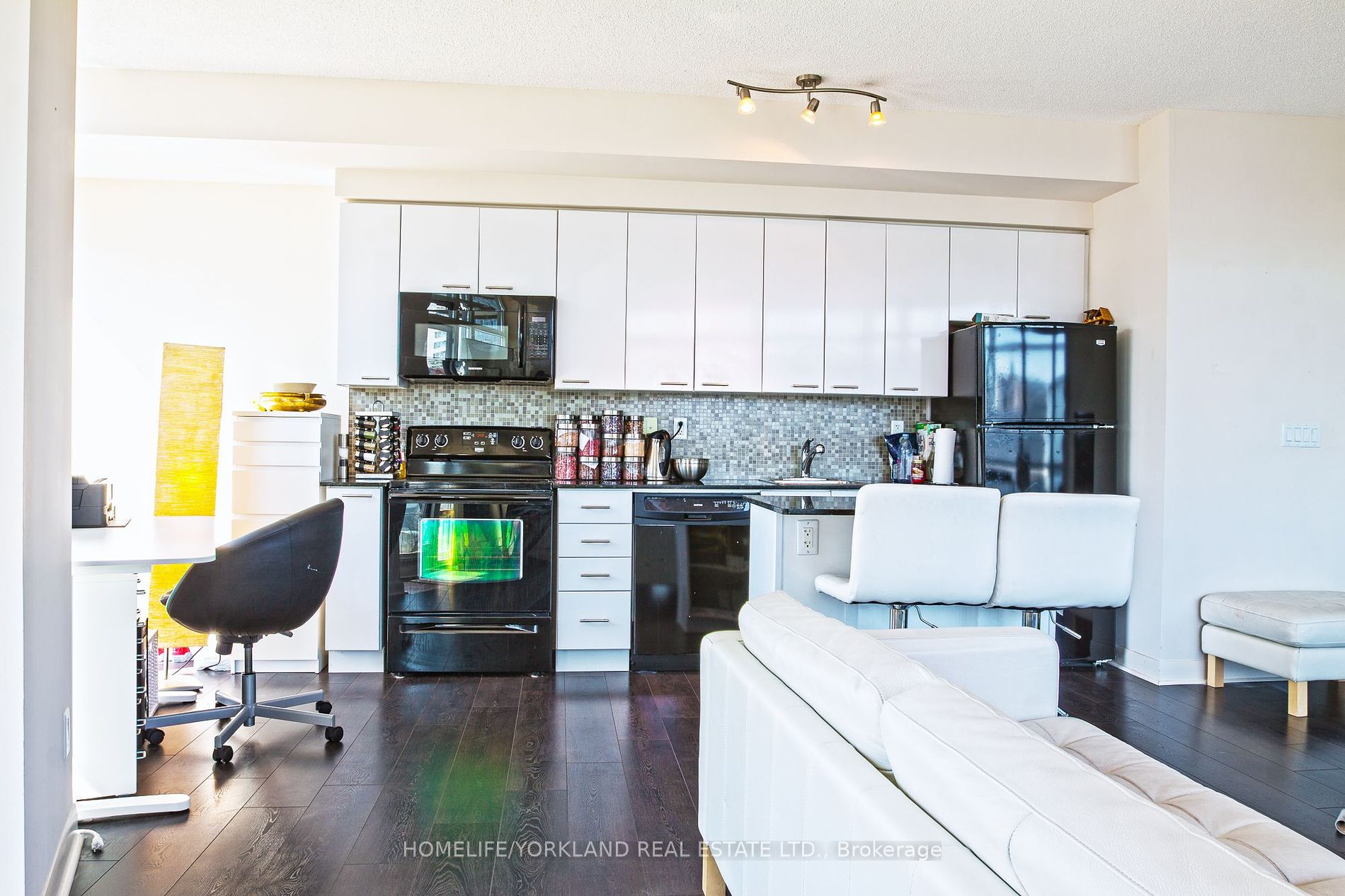 15 Bruyeres Mews, #1108