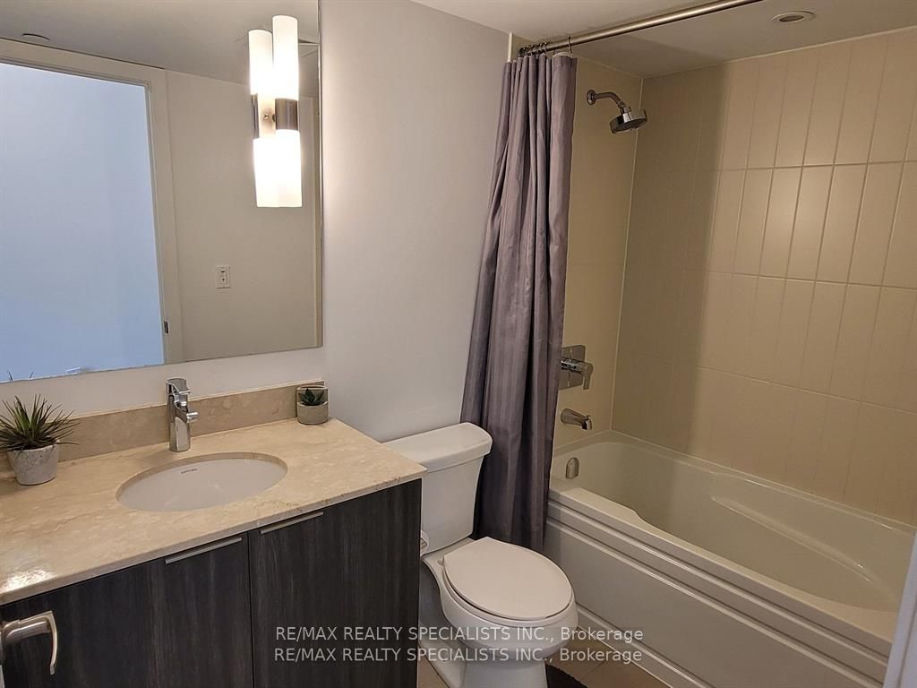 955 Bay St, #514