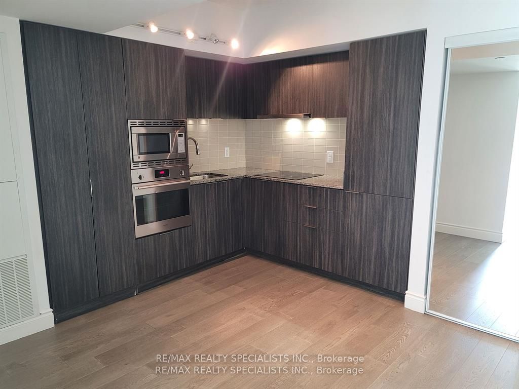 955 Bay St, #514