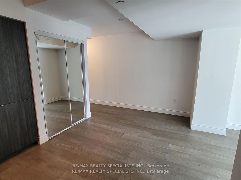 955 Bay St, #514