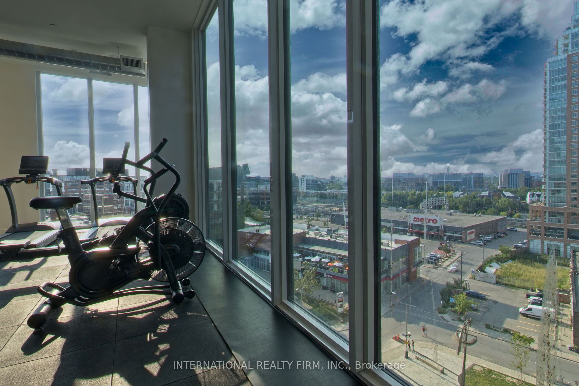 135 East Liberty St, #806