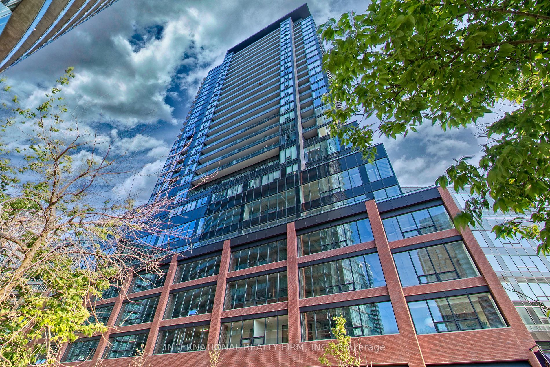 135 East Liberty St, #806