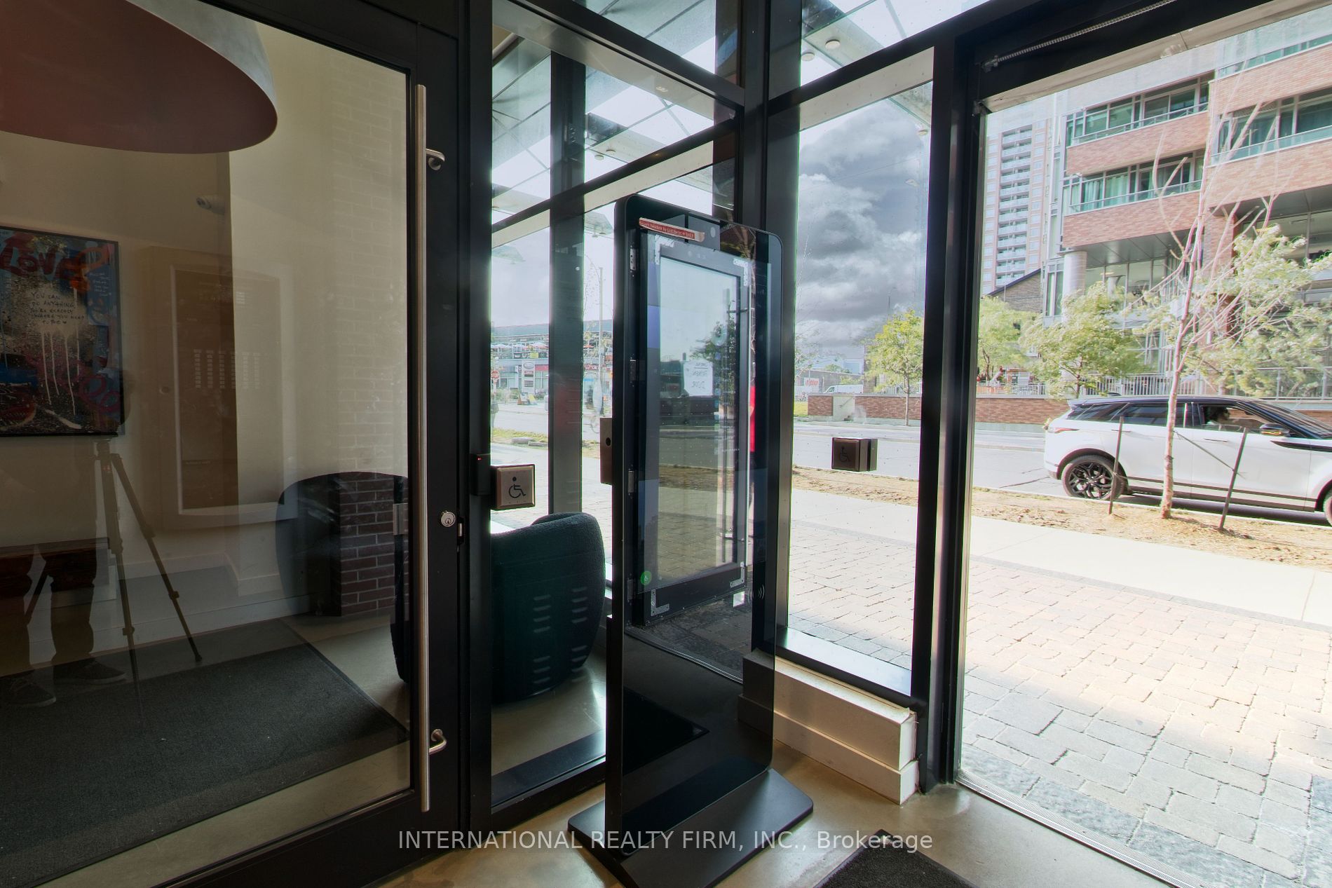 135 East Liberty St, #806