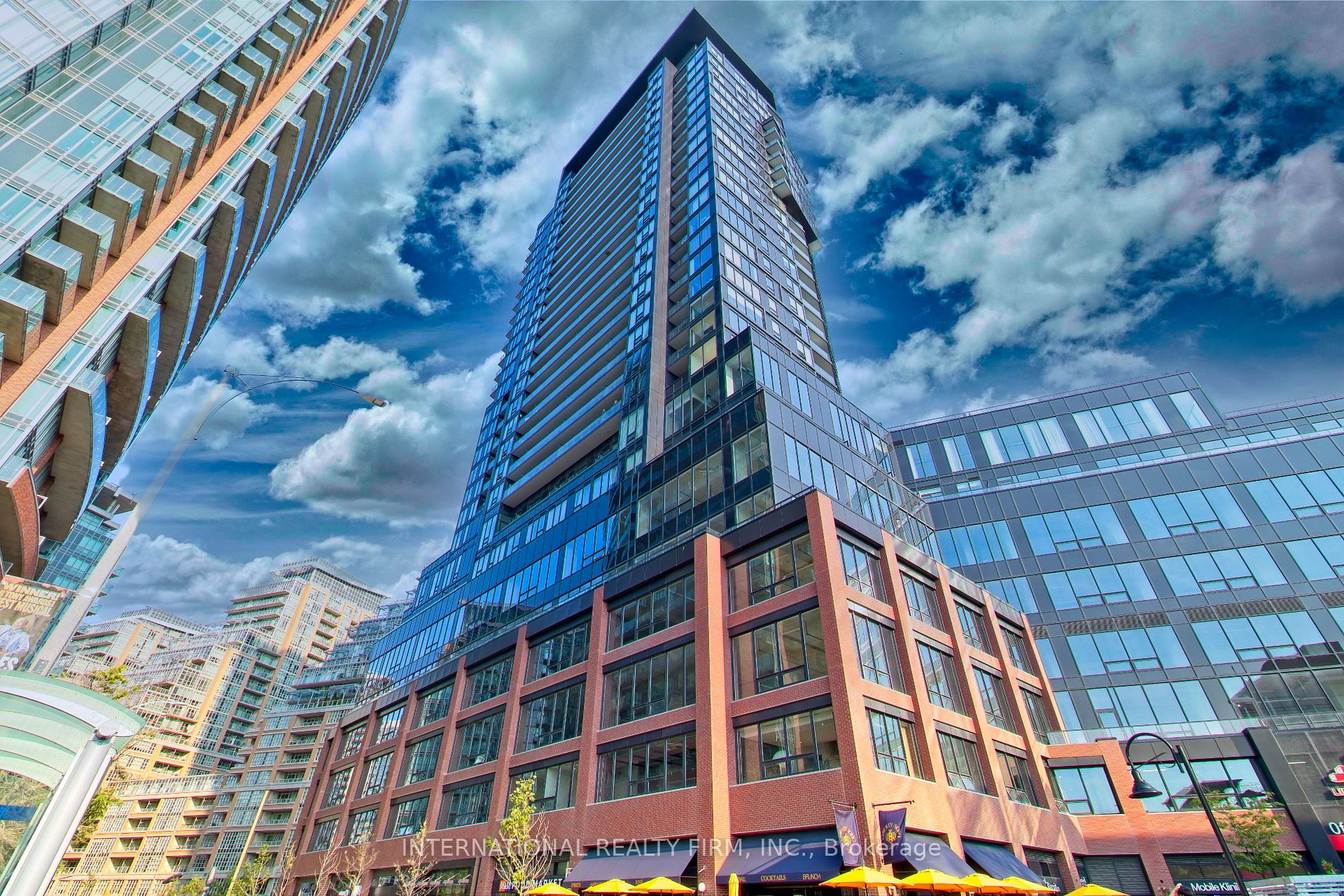135 East Liberty St, #806