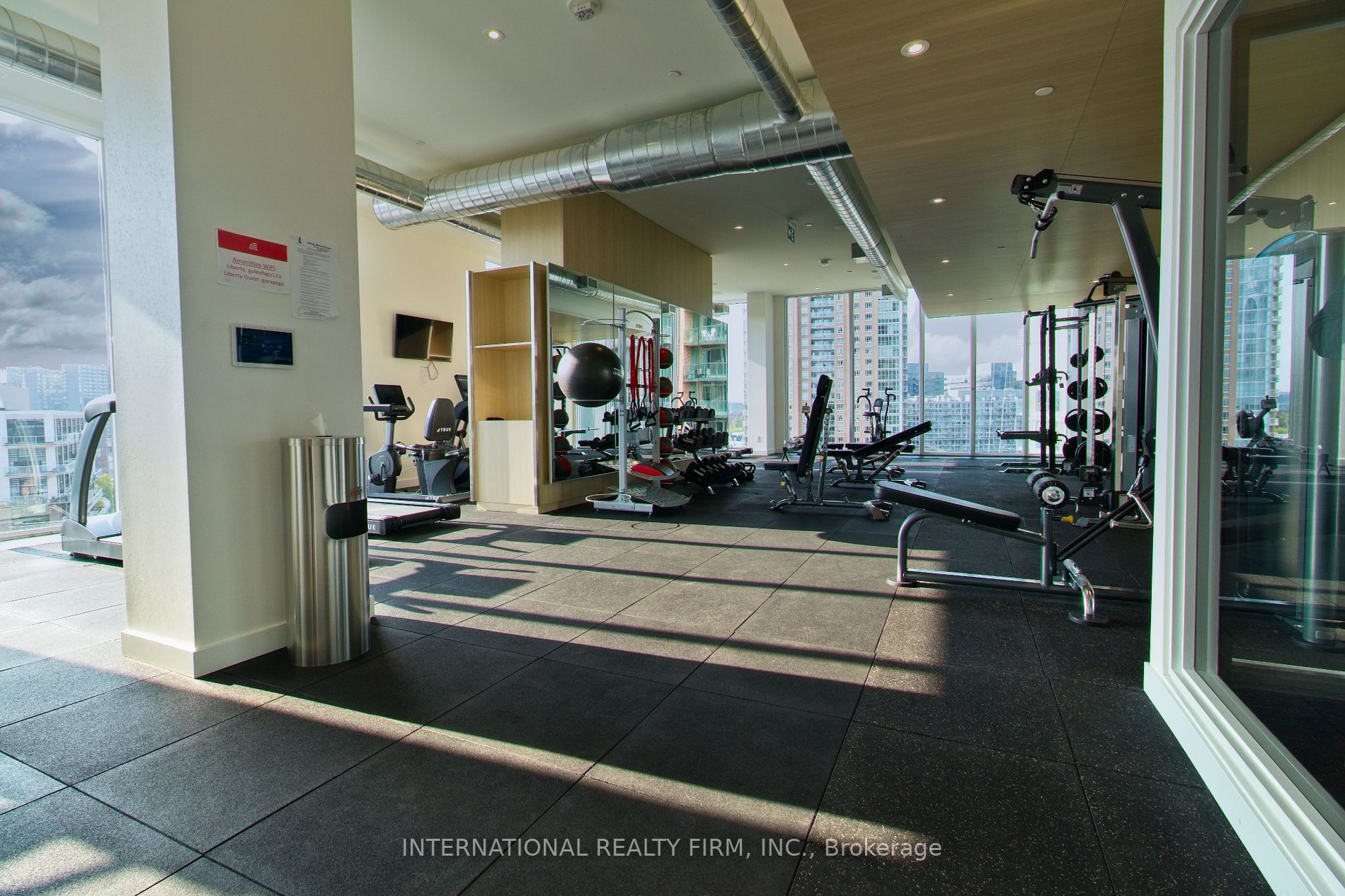 135 East Liberty St, #806