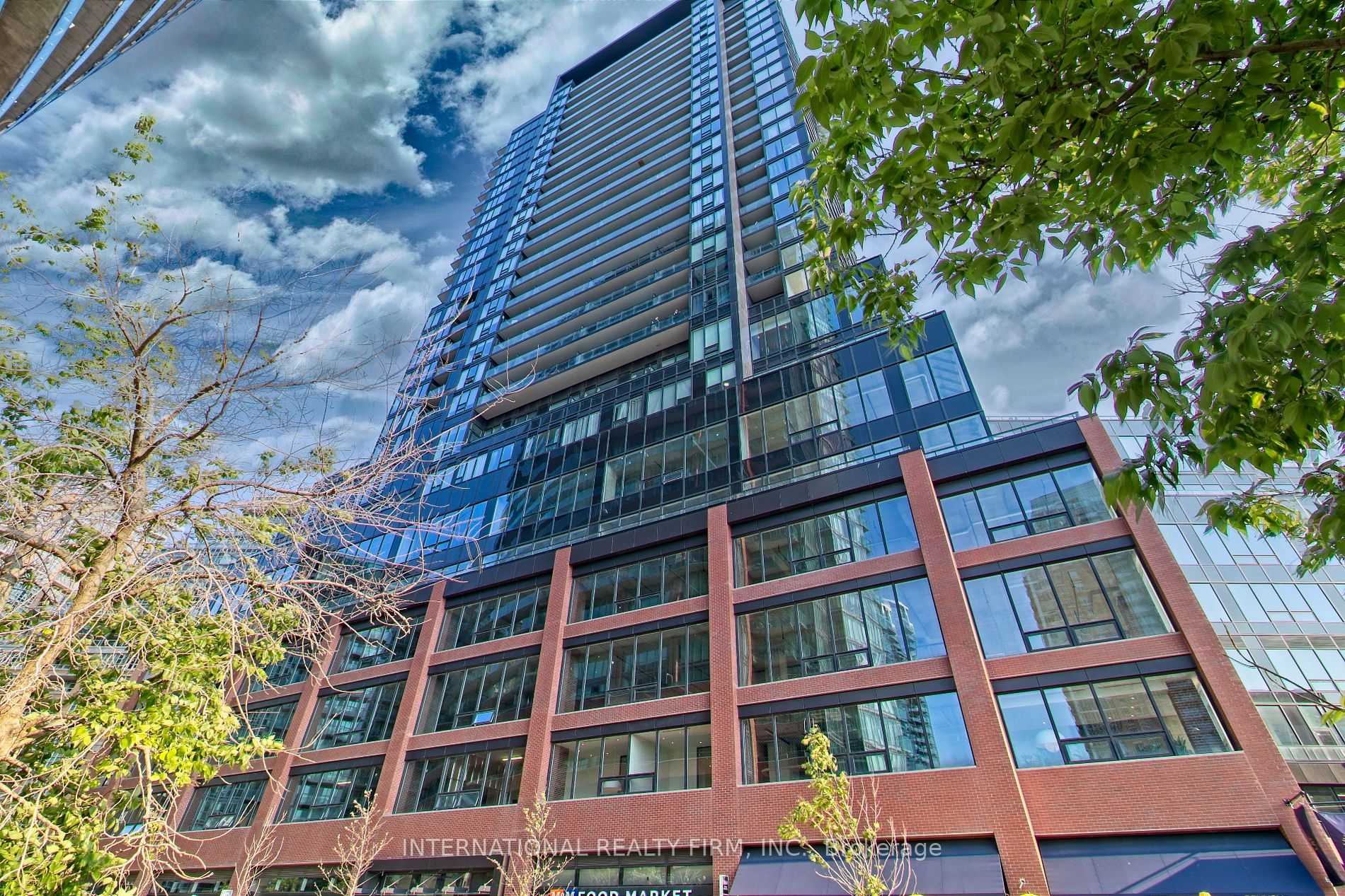 135 East Liberty St, #806