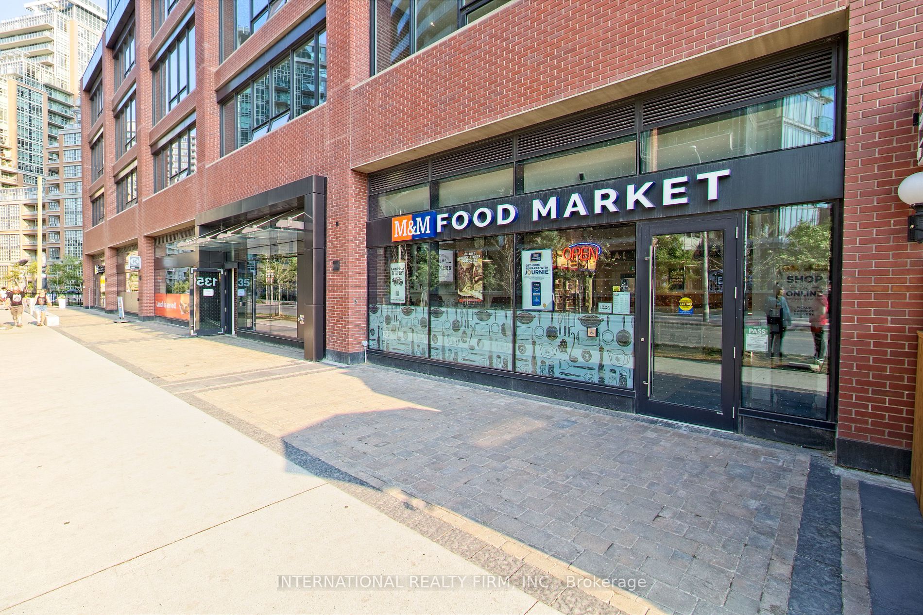 135 East Liberty St, #806
