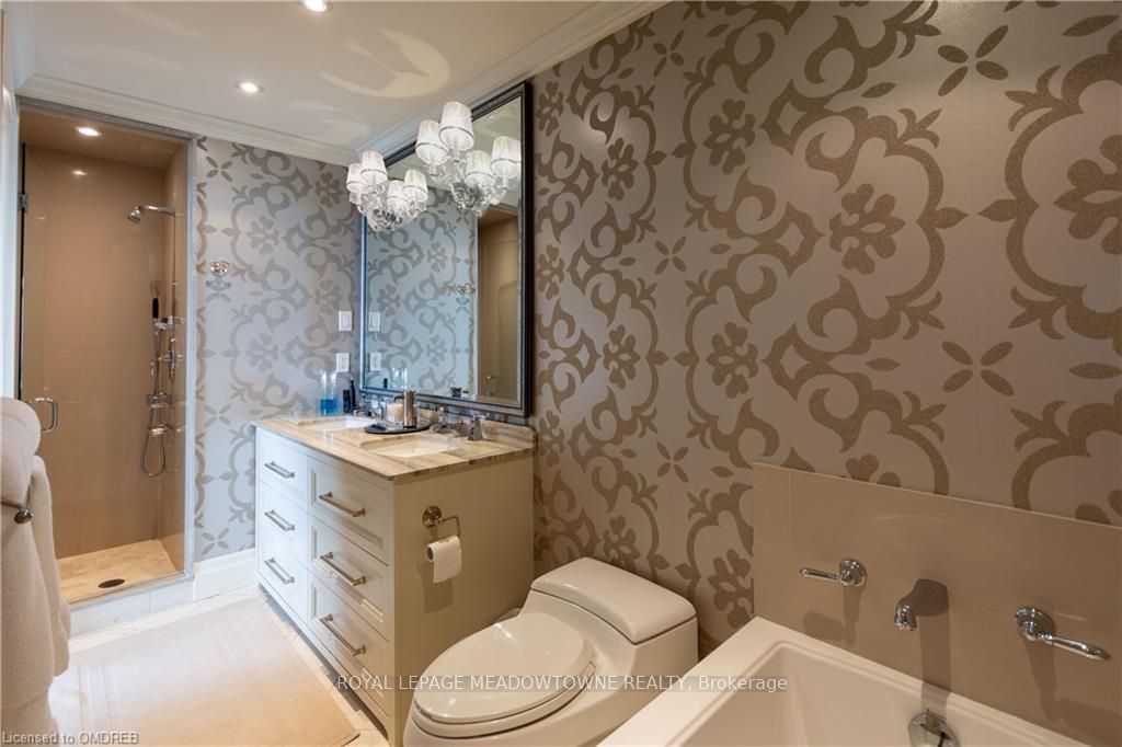 16 Yonge St, #4006