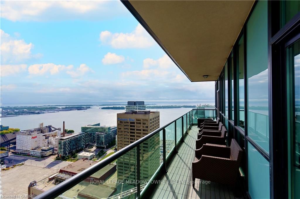 16 Yonge St, #4006