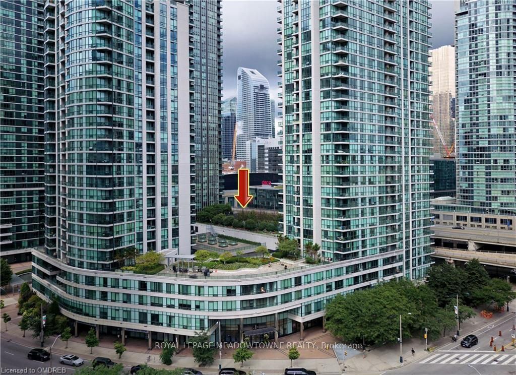 16 Yonge St, #4006