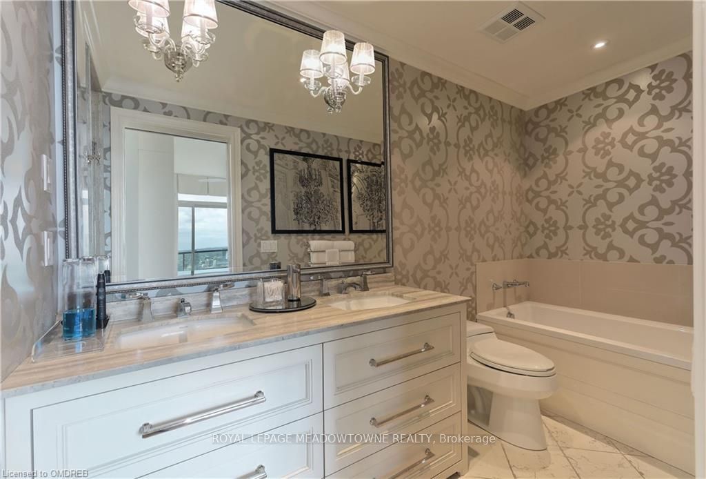 16 Yonge St, #4006
