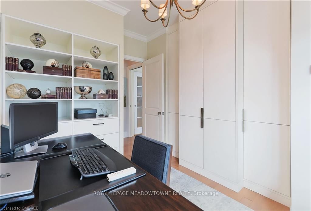 16 Yonge St, #4006