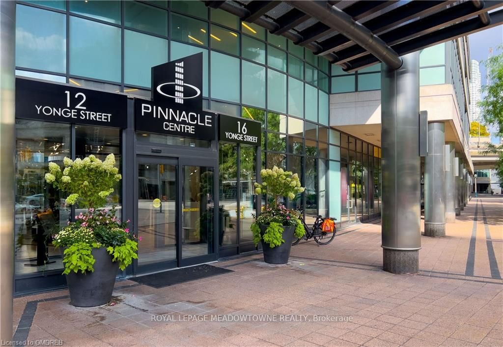 16 Yonge St, #4006