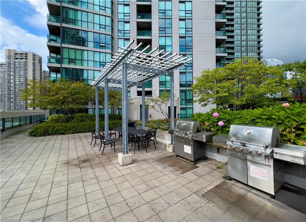 16 Yonge St, #4006