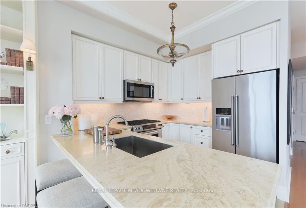 16 Yonge St, #4006