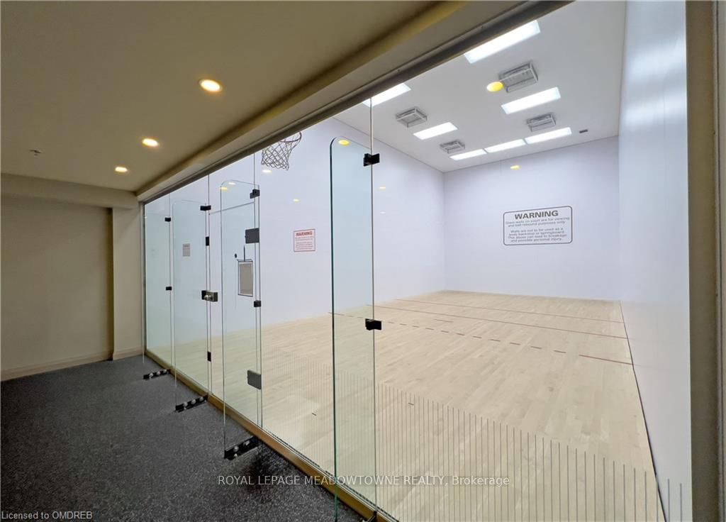16 Yonge St, #4006