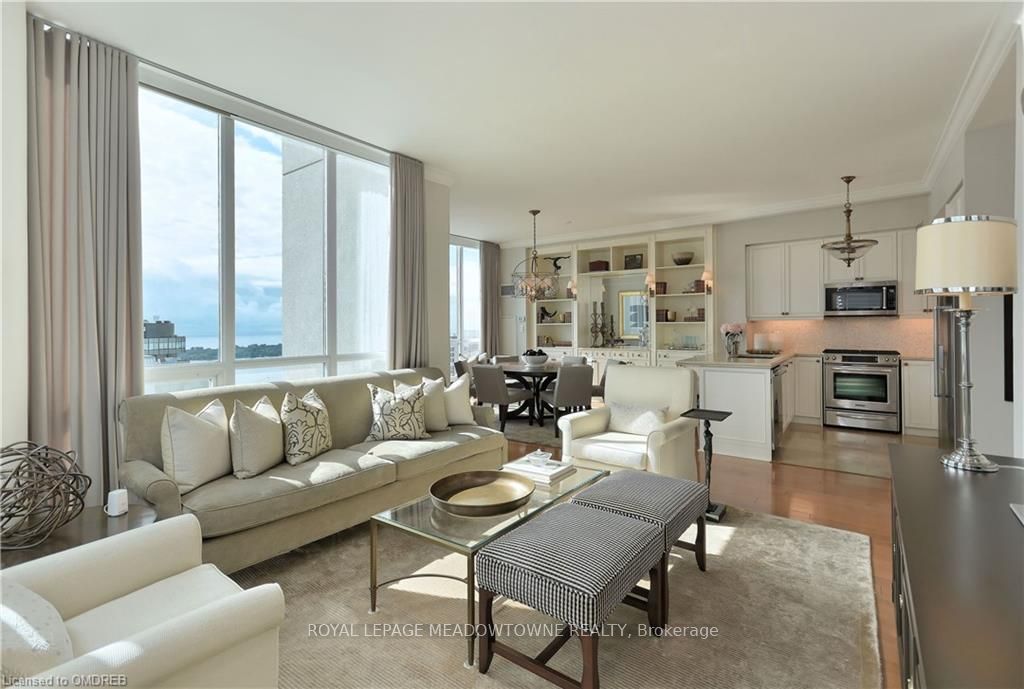 16 Yonge St, #4006