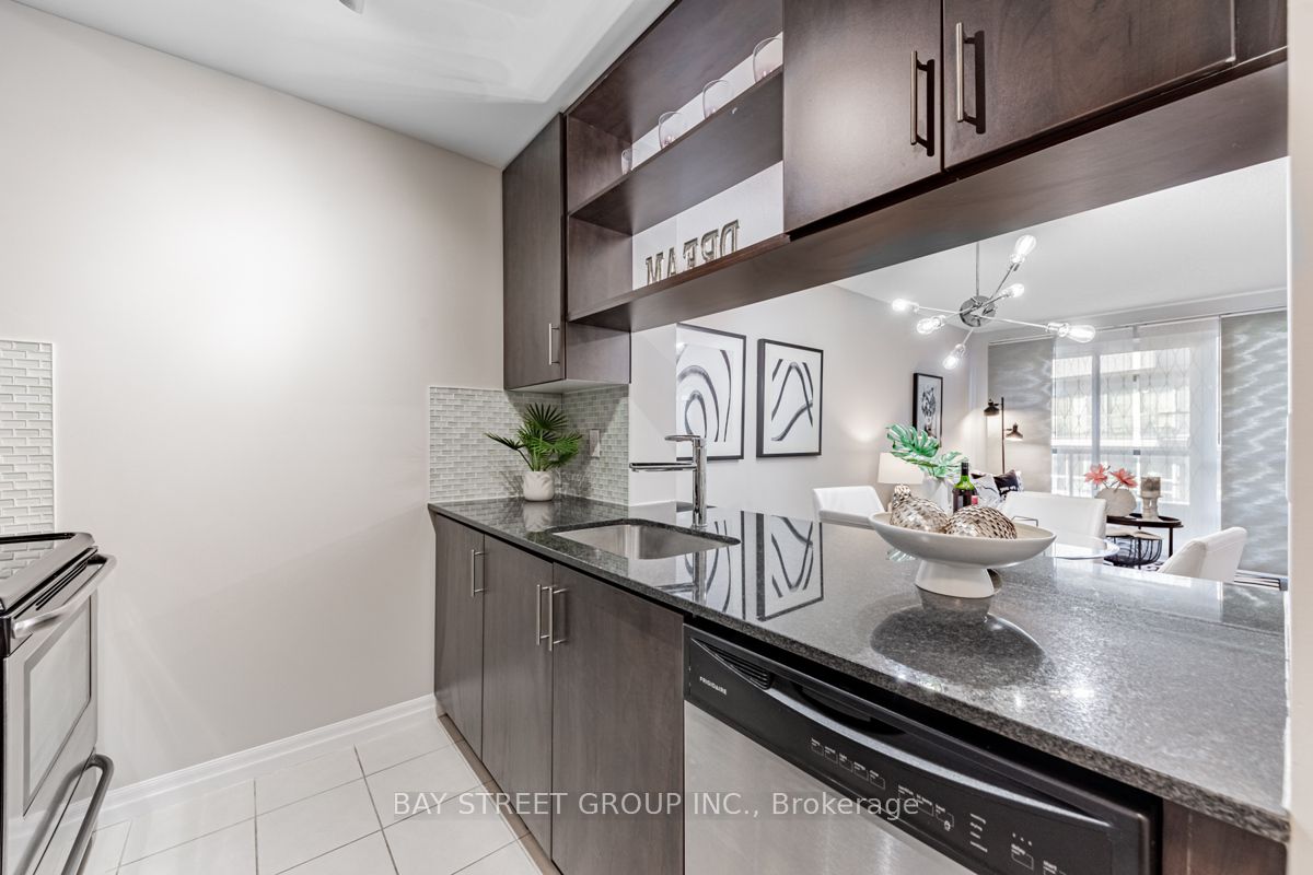 30 Herons Hill Way, #303