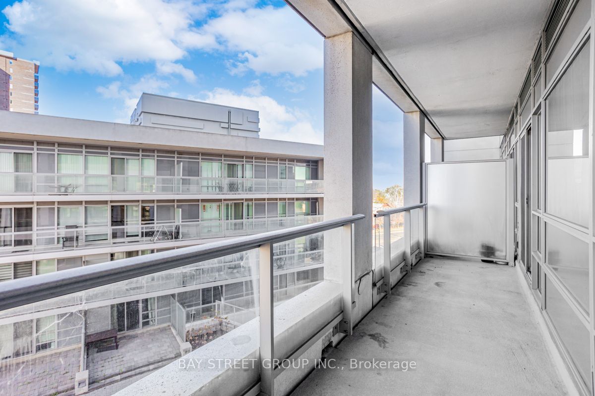30 Herons Hill Way, #303