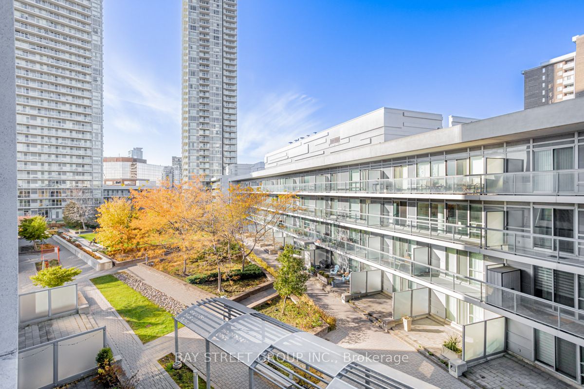 30 Herons Hill Way, #303