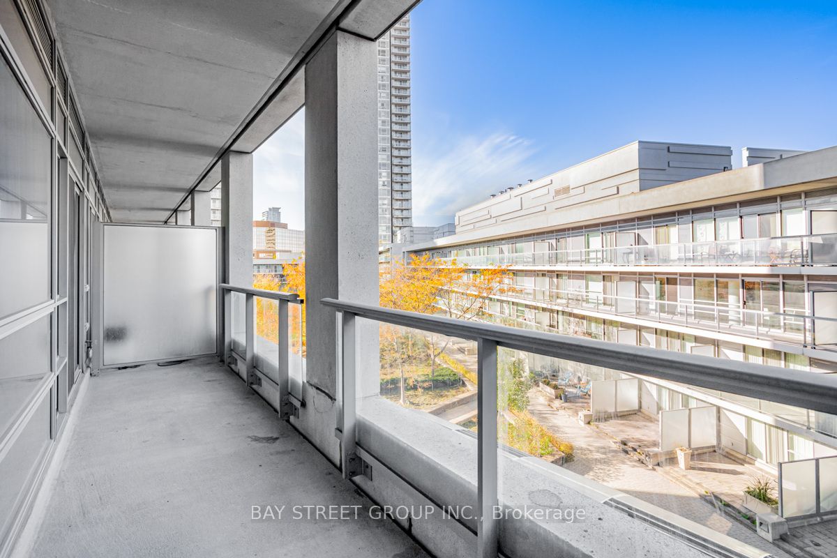 30 Herons Hill Way, #303