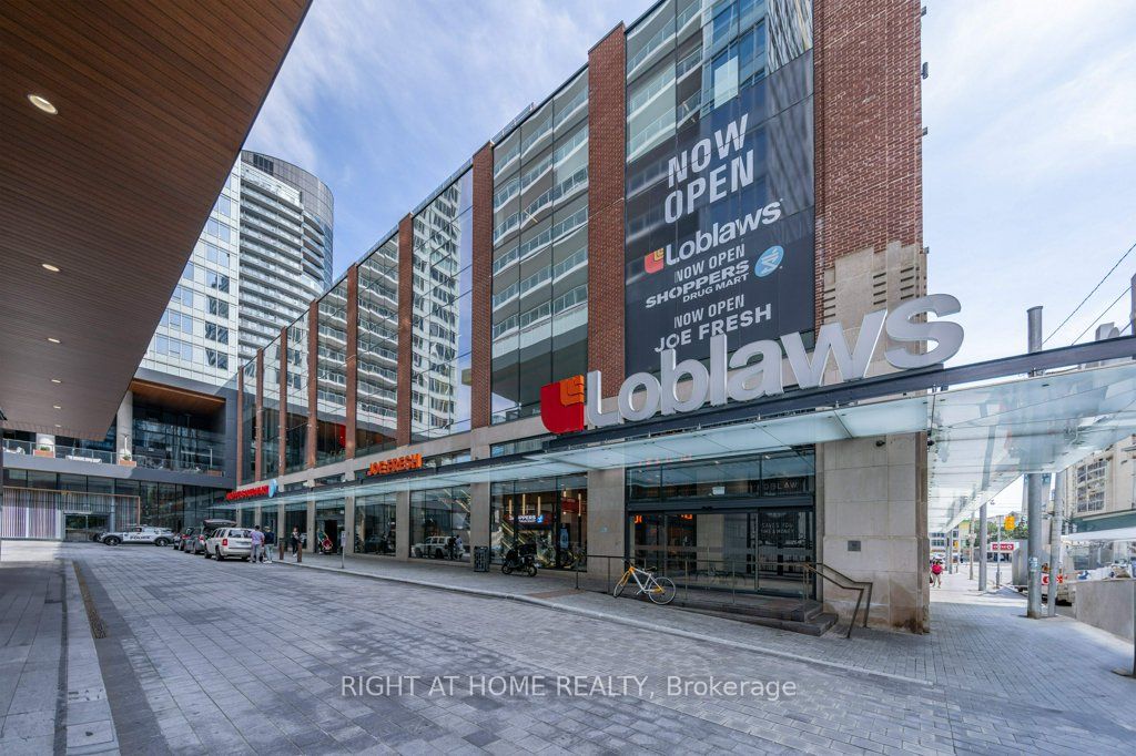 17 Bathurst St, #1112