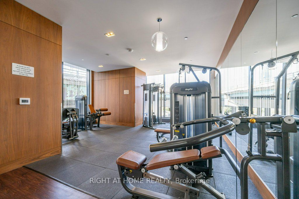 17 Bathurst St, #1112