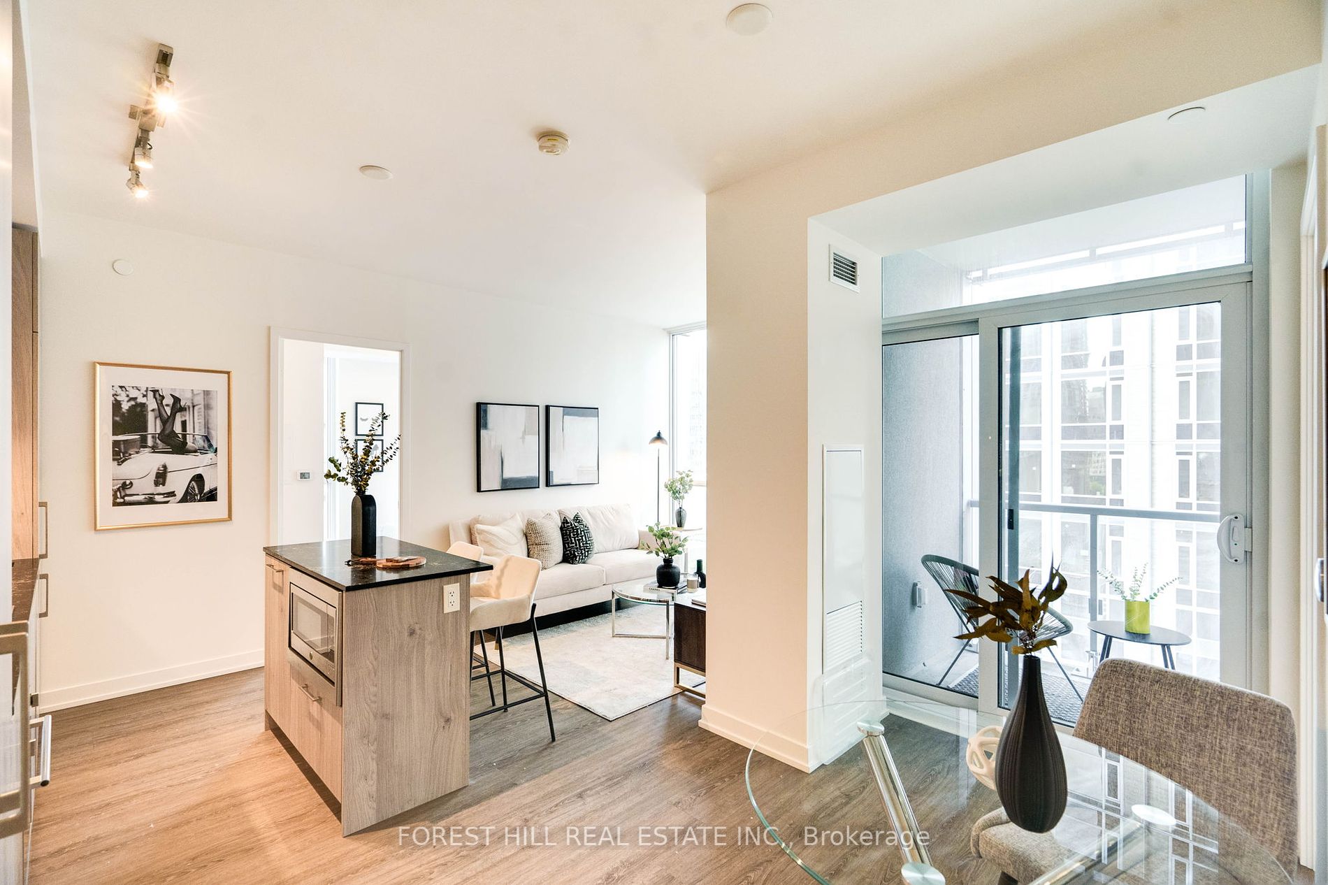 1 Yorkville Ave, #802