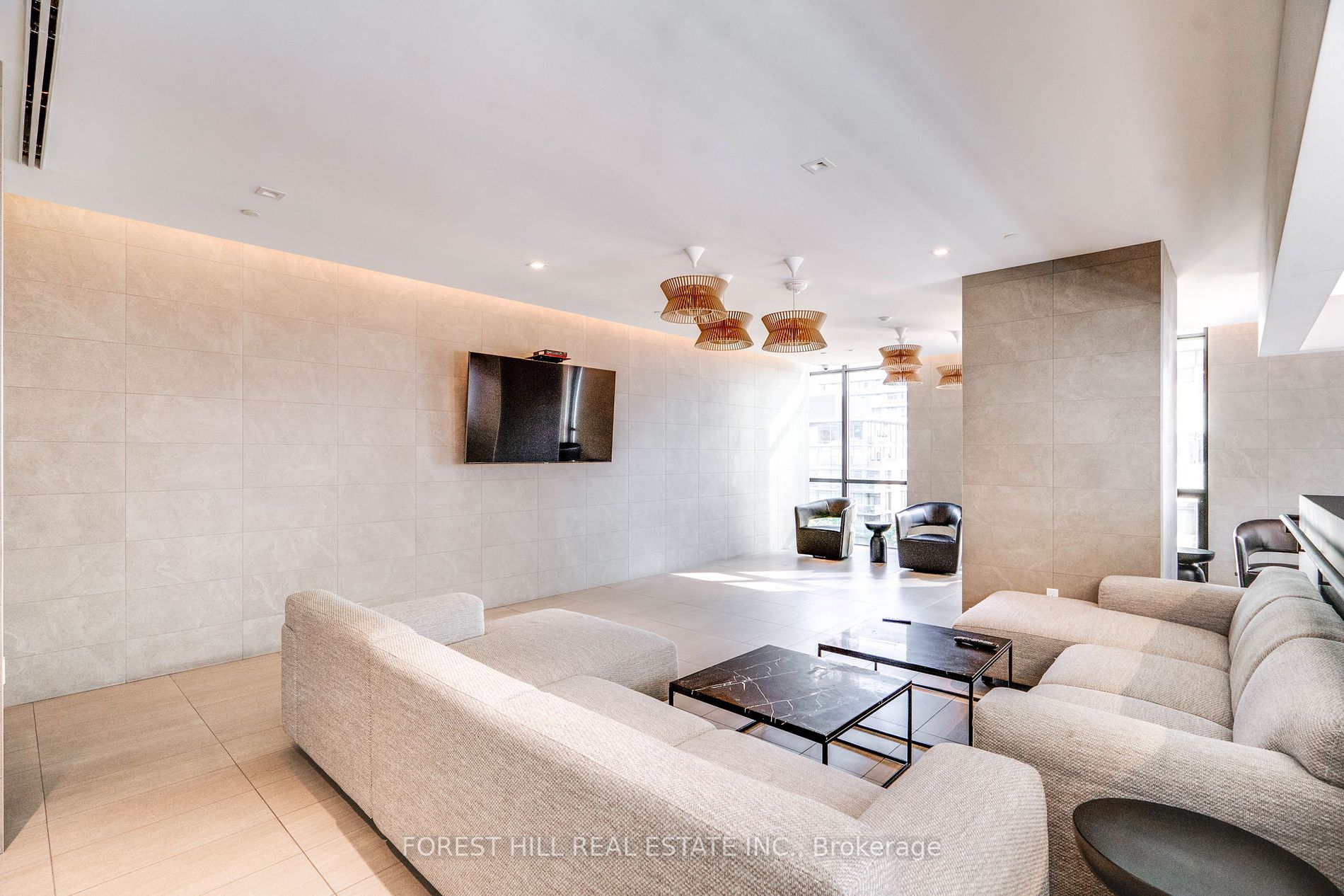 1 Yorkville Ave, #802