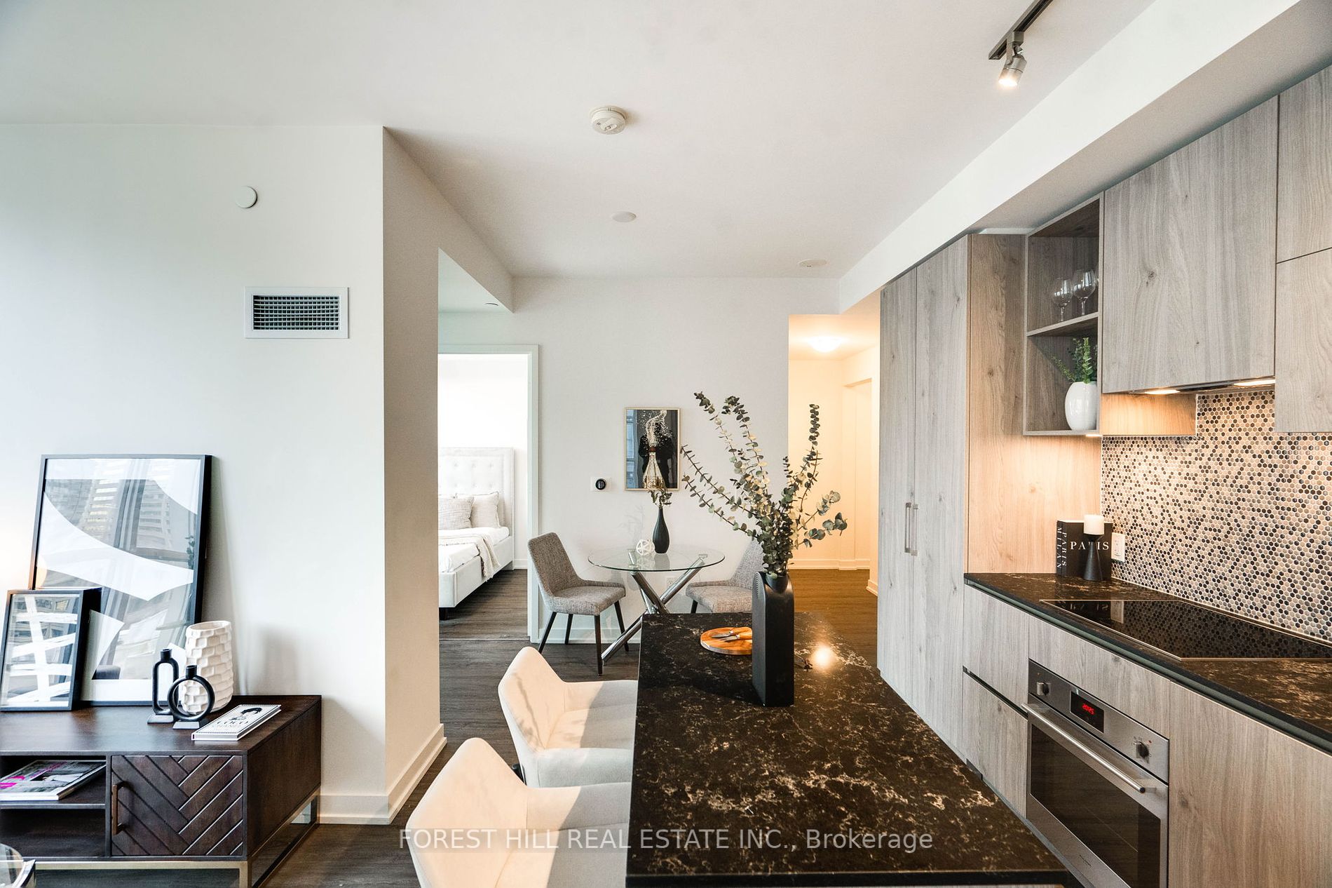 1 Yorkville Ave, #802