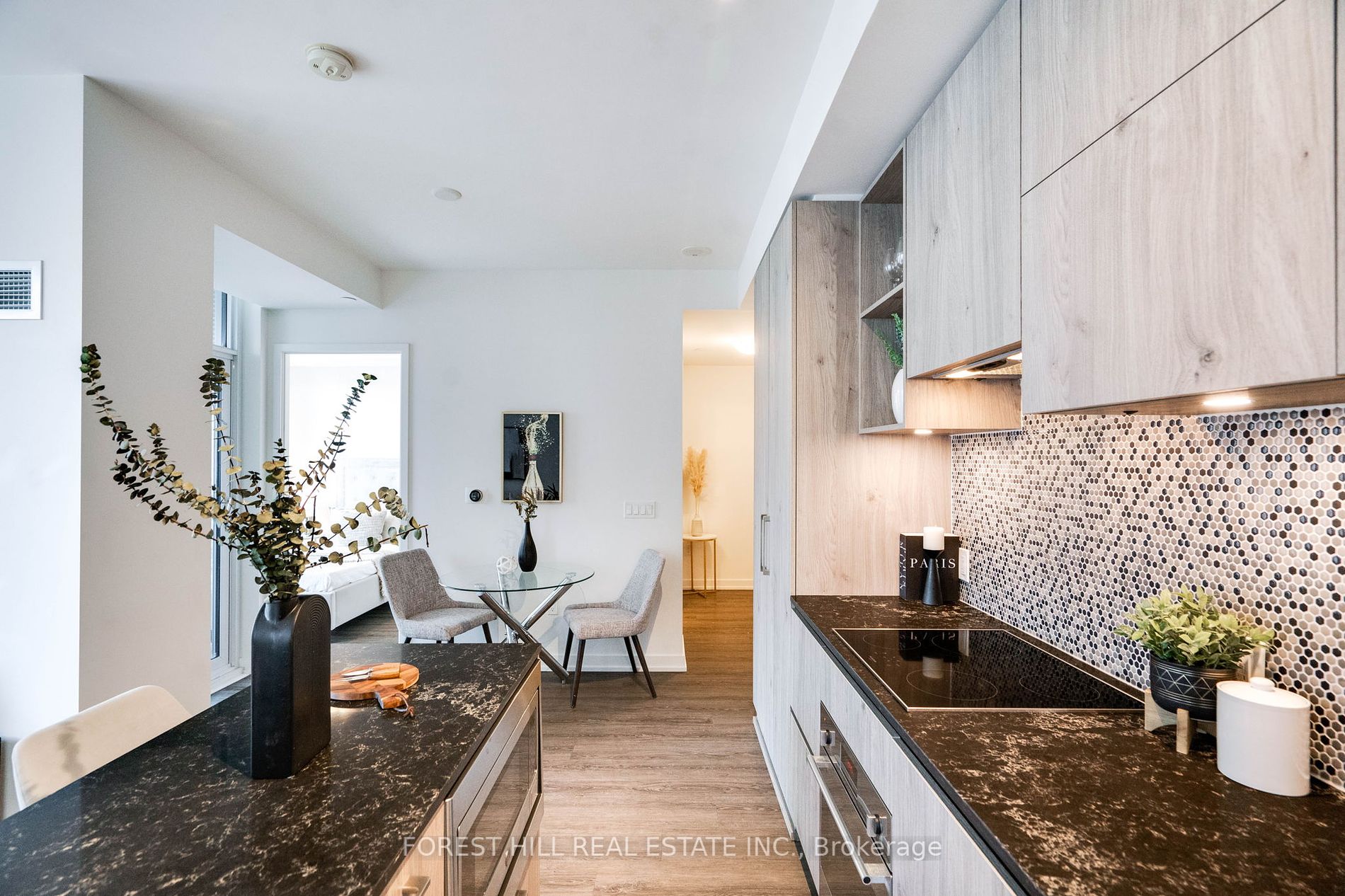 1 Yorkville Ave, #802