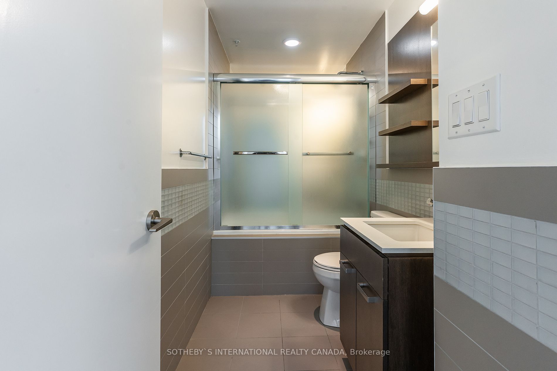 295 Adelaide St W, #2109