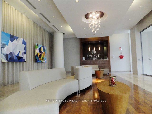 62 Forest Manor Rd, #611