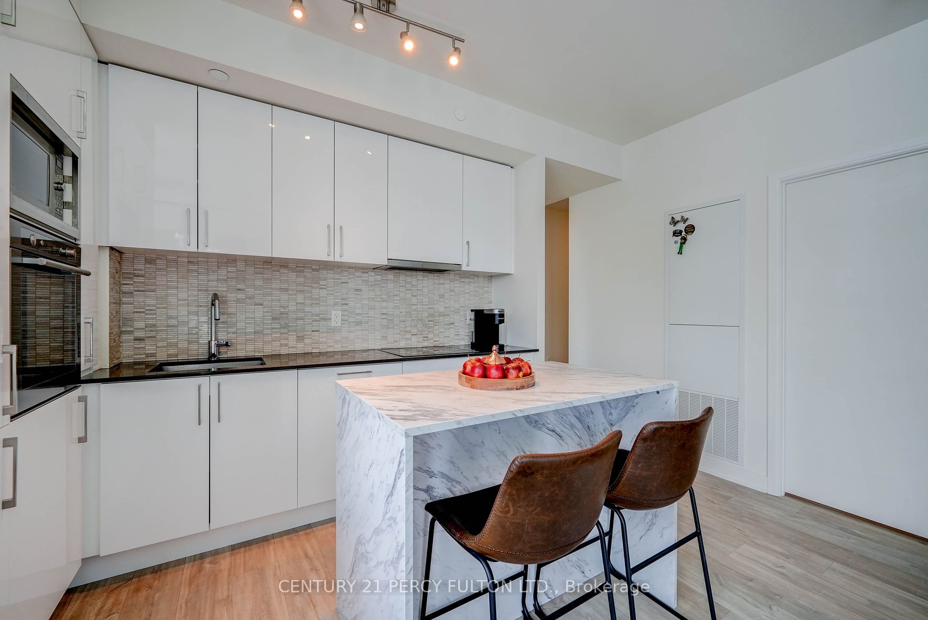 27 Bathurst St, #1501