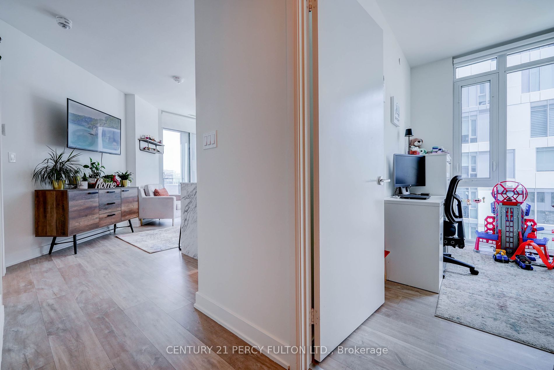 27 Bathurst St, #1501