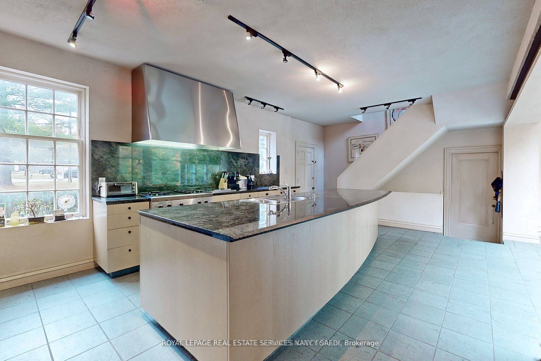 7 Alderbrook Dr