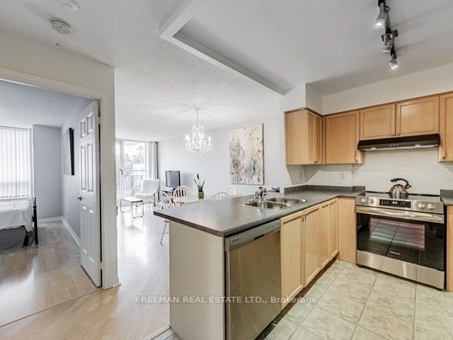 260 Merton Street, #807