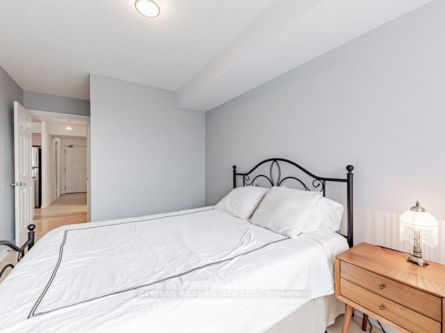 260 Merton Street, #807
